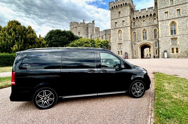 Class Exective Cars 7 seater outside Windsor Castle for a Chauffeured Sightseeing Tour